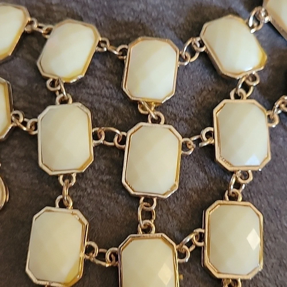 3/$30 VTG Creamy Yellow Geometric Cluster Cascade Bib Chandalier Necklace